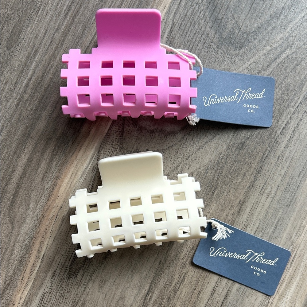 NWT Universal Thread Two Hair Claw Clips